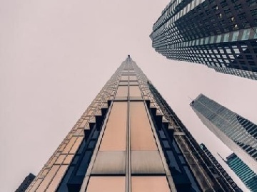 AI引领革新，何小鹏揭秘汽车行业变革，年研发投入500亿元打造AI汽车新纪元！